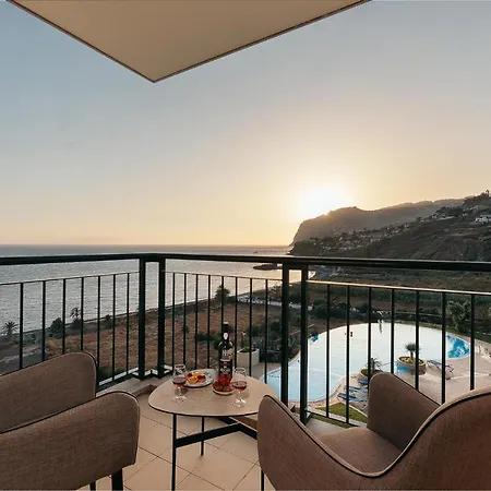 Infinity Pool & Amazing Sunset Ocean View Apartment Funchal (Madeira)