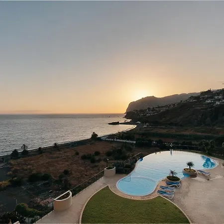 Infinity Pool & Amazing Sunset Ocean View Apartment